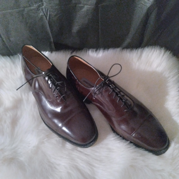 JOHNSTON AND MURPHY MENS SHOES - Picture 2 of 5